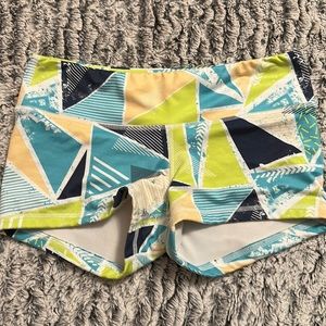 Small, Geometric Fleo shorts